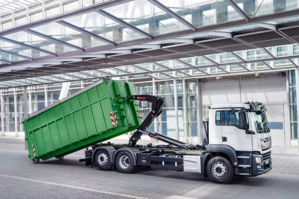 NPORS Multi lift and drop: hook loader vehicle N225
